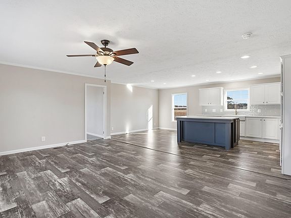 4th image of 77 Greenview Ct