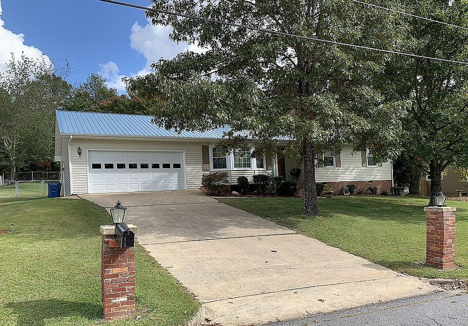 1st image of 1308 Louise Dr SE