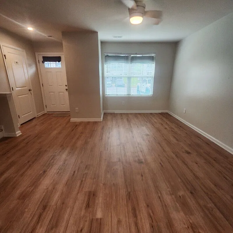 3 bed, 2.5 bath, 1286 sqft, $1,650 — Photo 4