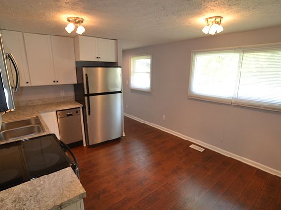 5th image of 1161 W Briarcliff Dr