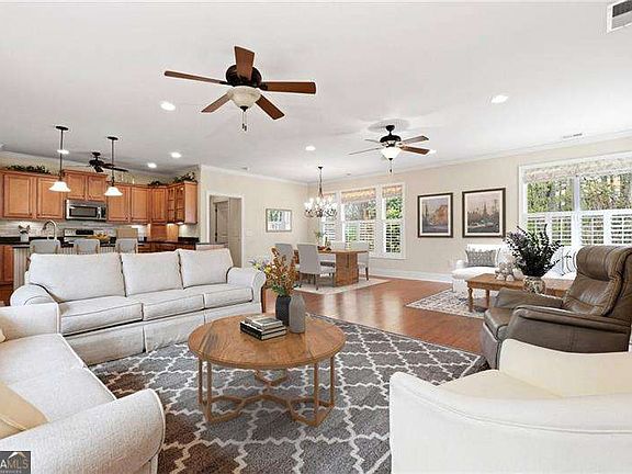 4th image of 235 Somerset Cir