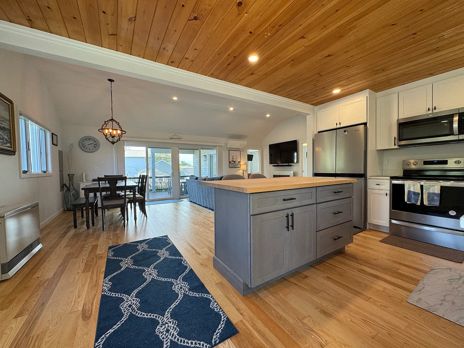 2 bed, 1147 sqft, $3,000 — Photo 2