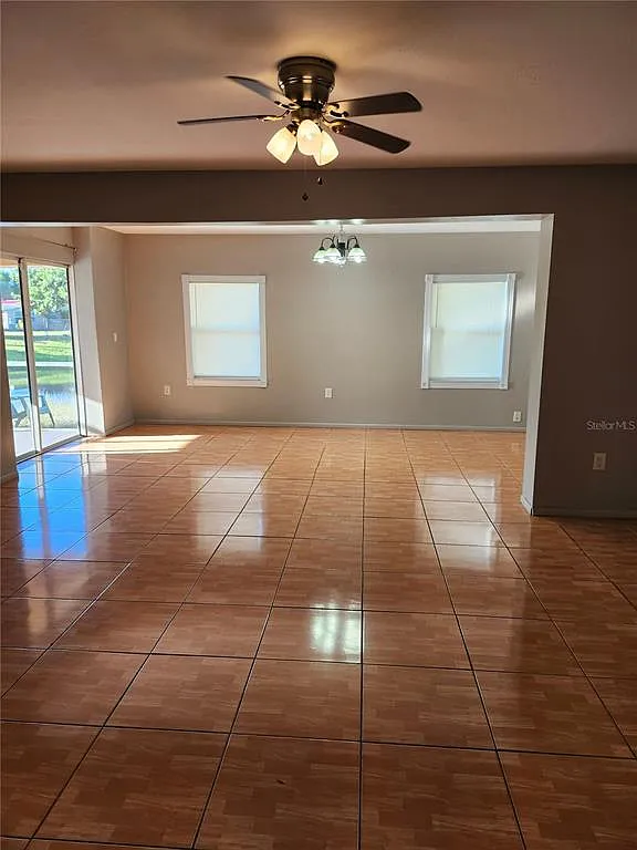 3 bed, 2.0 bath, 1887 sqft, $1,600 — Photo 2
