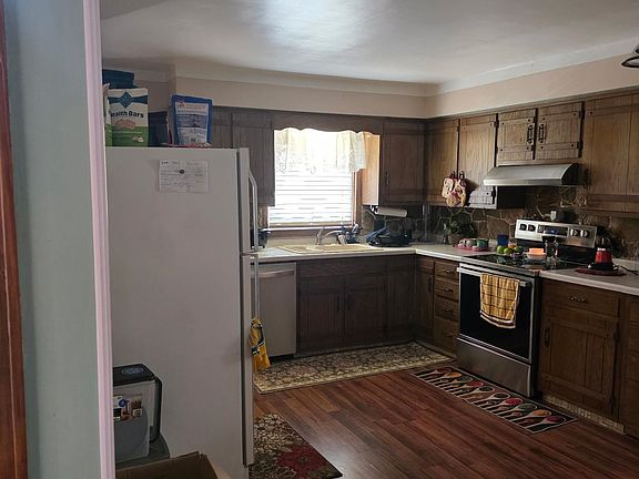 3rd image of 1818 W Commercial St