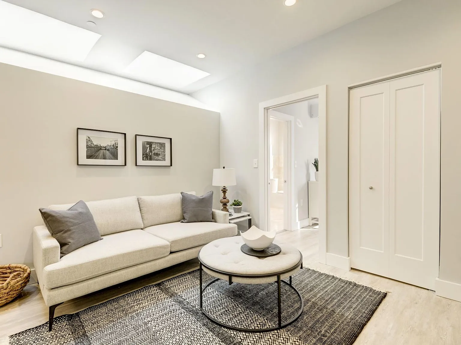 2 bed, 900 sqft, $6,000 — Photo 2