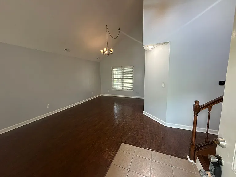 401 Dustin Dr — Photo 32
