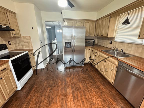 3rd image of 1100 NW Oakridge Dr