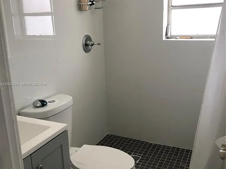 1019 NE 17th Ter #1 — Photo 7