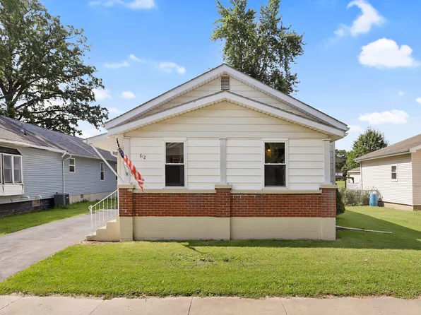 812 E Webster St, Clinton, IL 61727