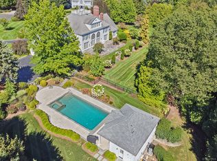 21 Queens Grant Dr, Fairfield, CT 06824