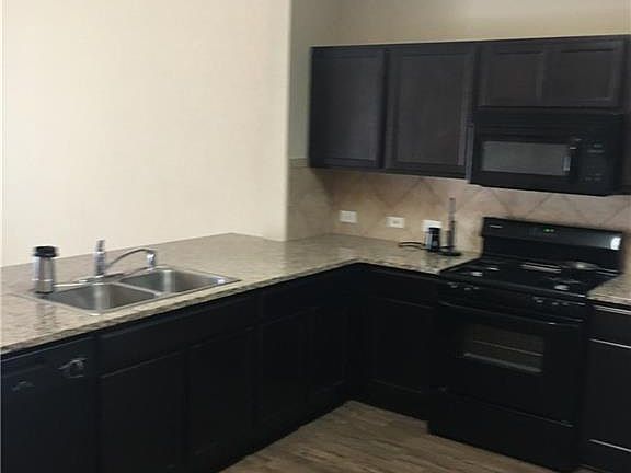 5th image of 909 Hatton Hill Ln