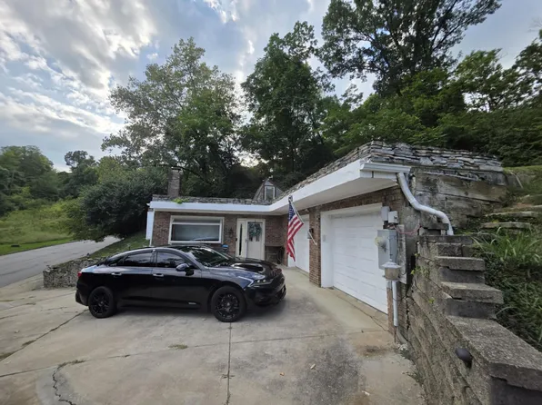 1216 E Henry Clay Ave, Fort Wright, KY 41011