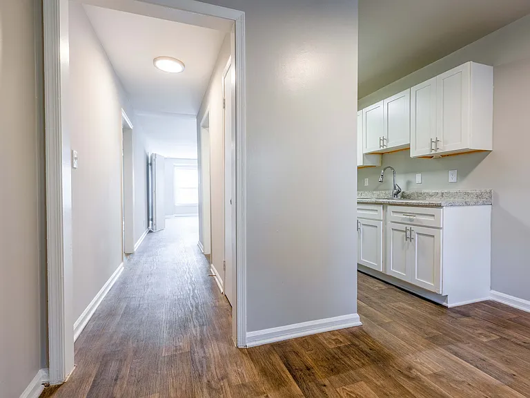 The Avenue Apartments — Photo 12