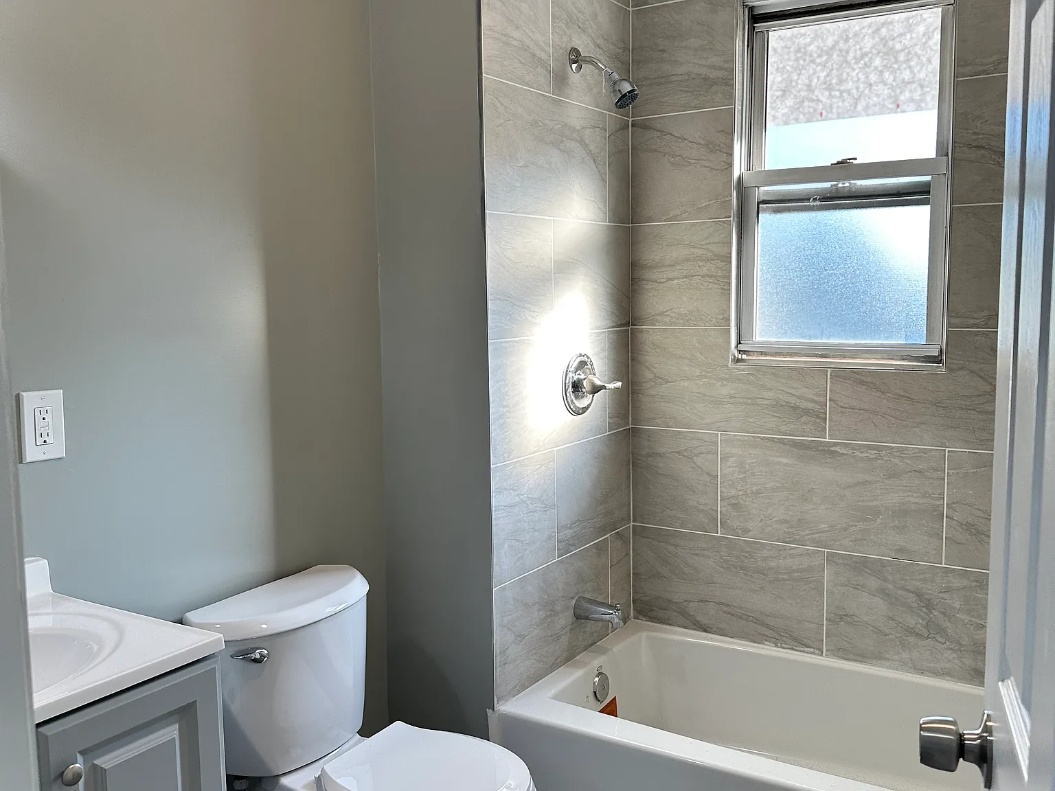 3 bed, 1000 sqft, $2,595 — Photo 3