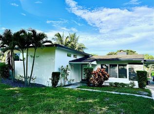 1079 W Country Club Cir, Plantation, FL 33317