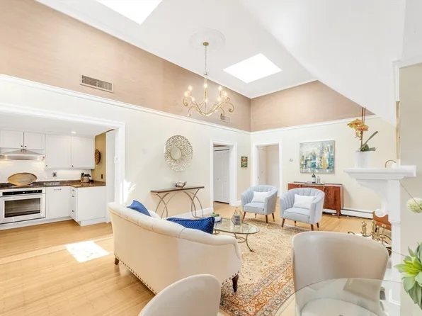 100 Pond St APT 11, Jamaica Plain, MA 02130