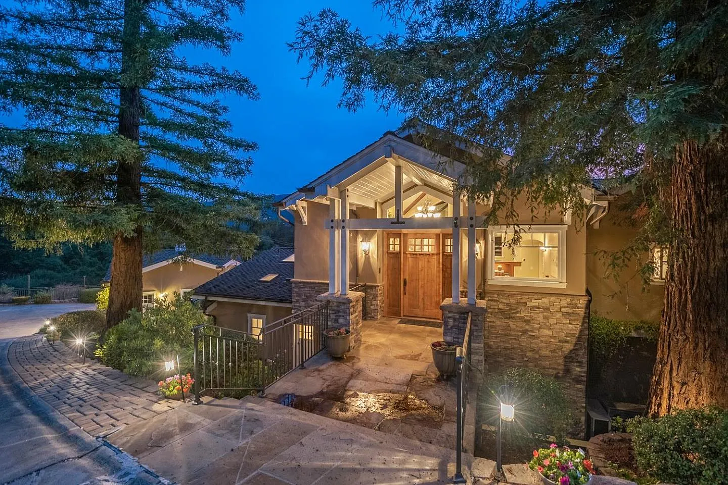 240 Mistletoe Rd photo 1