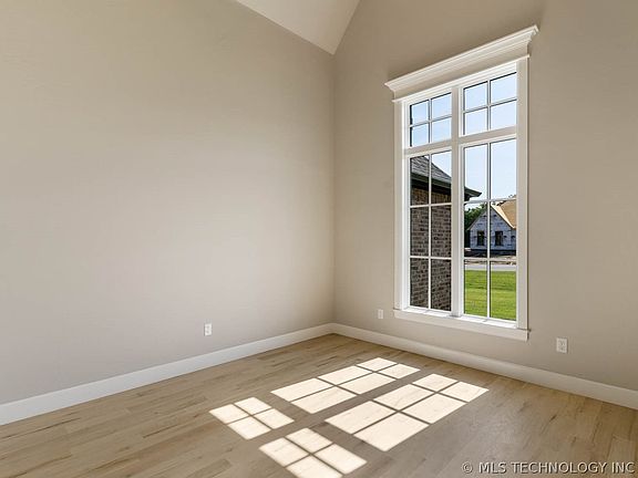 4th image of 5652 S 256th East Ave