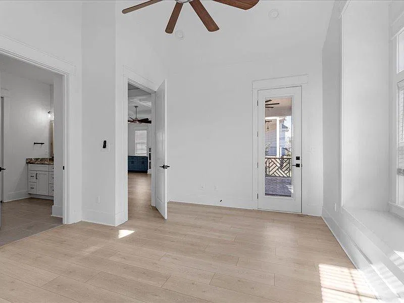 3 bed, 2566 sqft, $4,100 — Photo 3