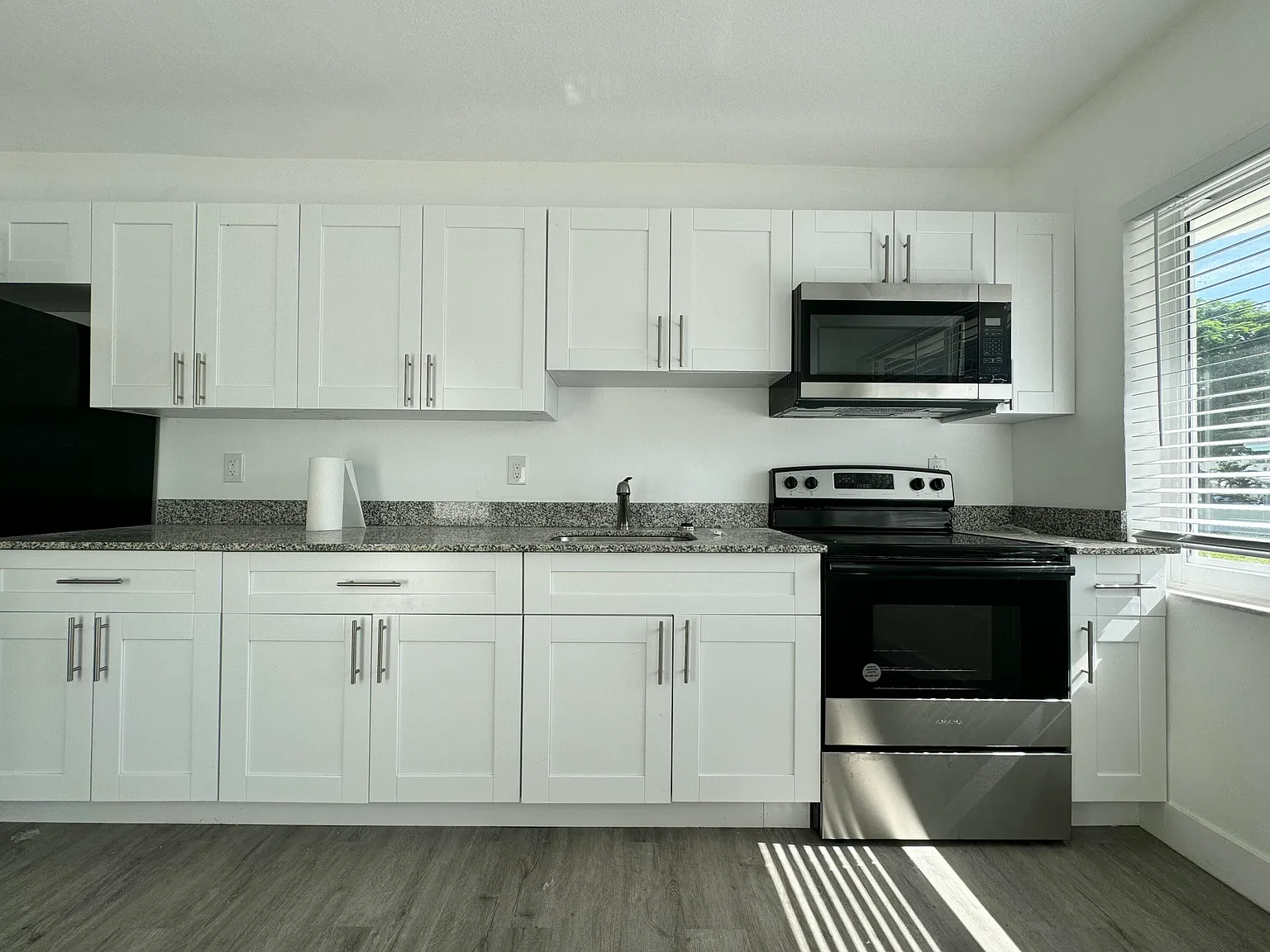 2 bed, 1.0 bath, 1100 sqft, $2,200 — Photo 3