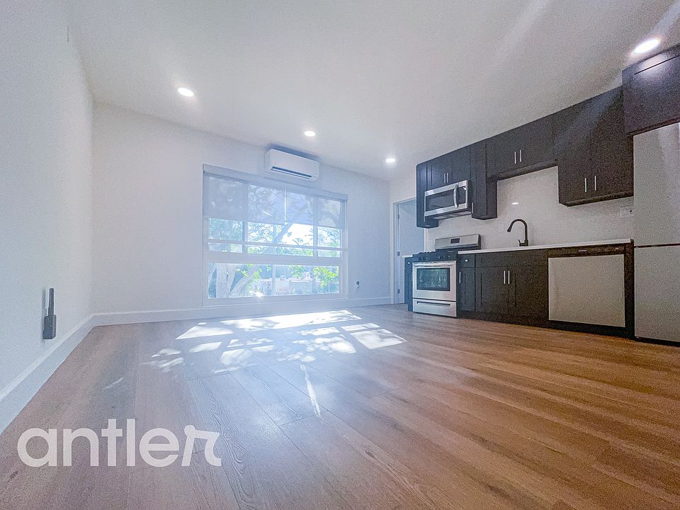 1st image of 7948 Romaine St #W4