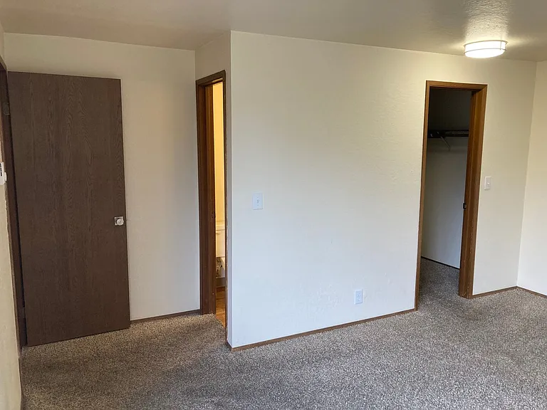 Lawton Park Apartments — Photo 17