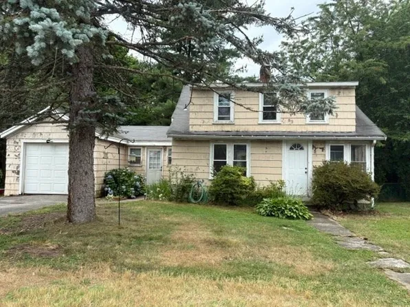 2 Barden Ln, Warren, RI 02885