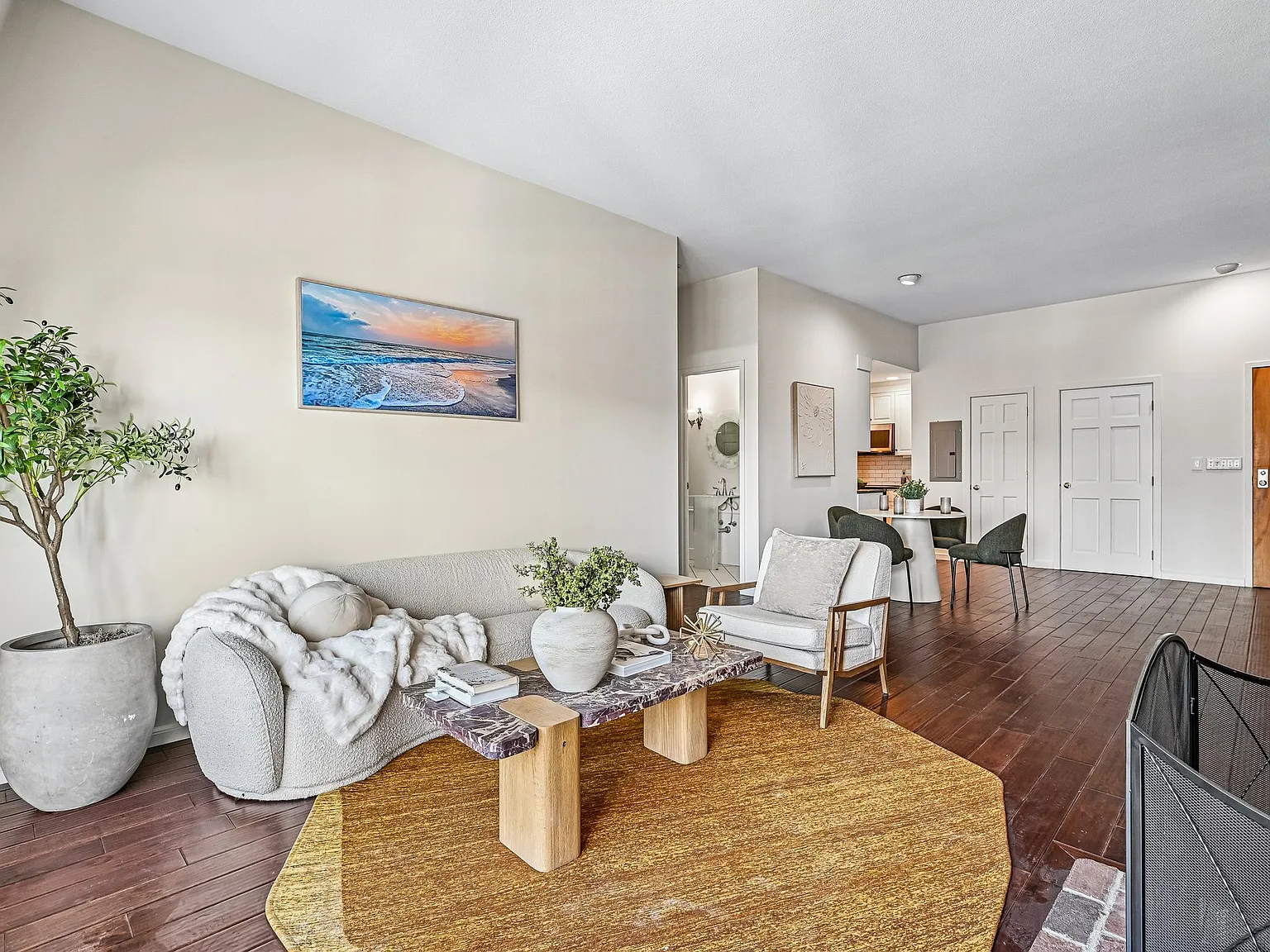 2 bed, 1150 sqft, $7,000 — Photo 3