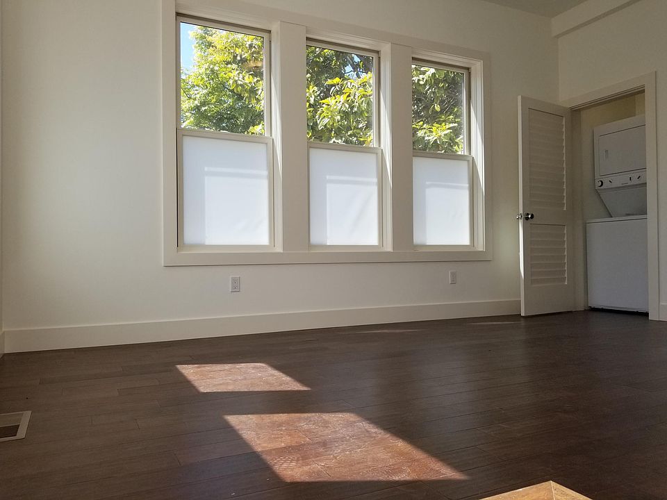 1st image of 3233 Clay St #3