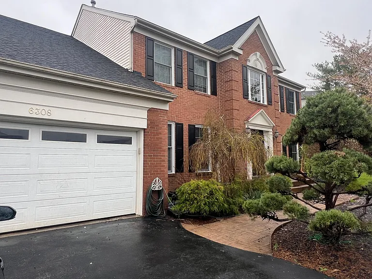 6308 Bradford Ct — Photo 2