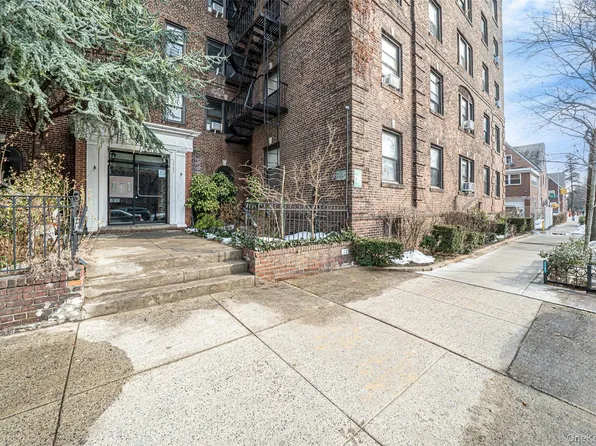 3131-3131 54th St #3K, Woodside, NY 11377