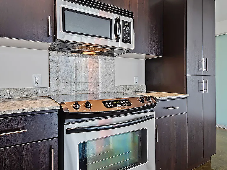 135 13th Ave SW #911 — Photo 5