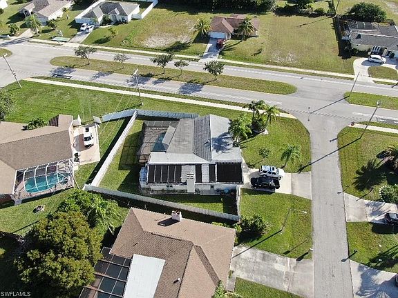 4th image of 627 SE 22nd St