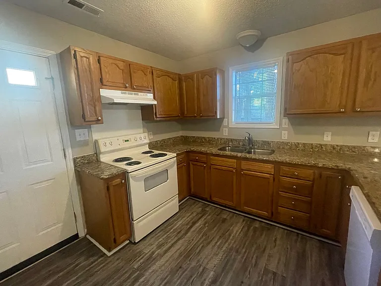 1620 Ervin Ln — Photo 9