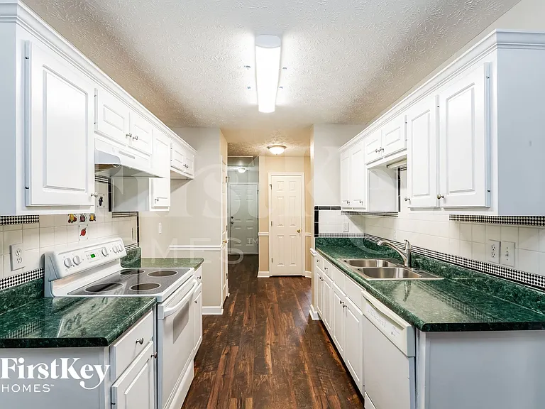 241 Ryan Rd — Photo 4