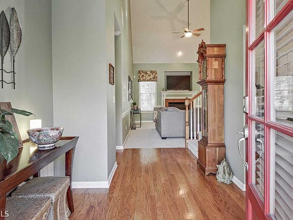 3rd image of 203 Independence Ln