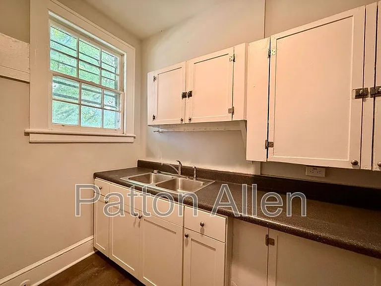 116 E Chestnut St #24 — Photo 11