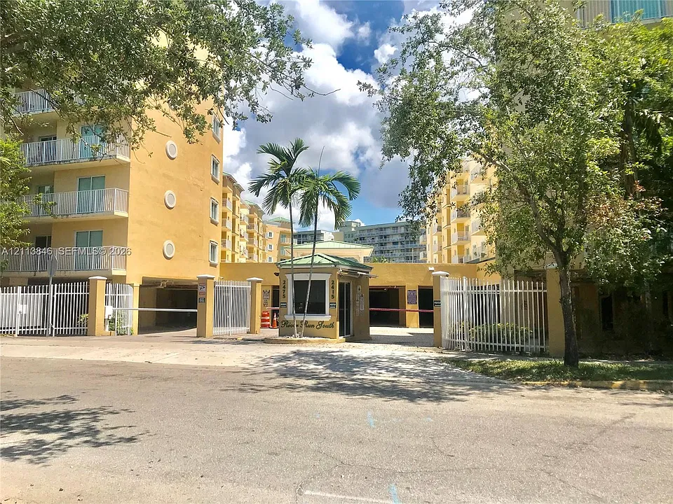 2475 NW 16th Street Rd #204