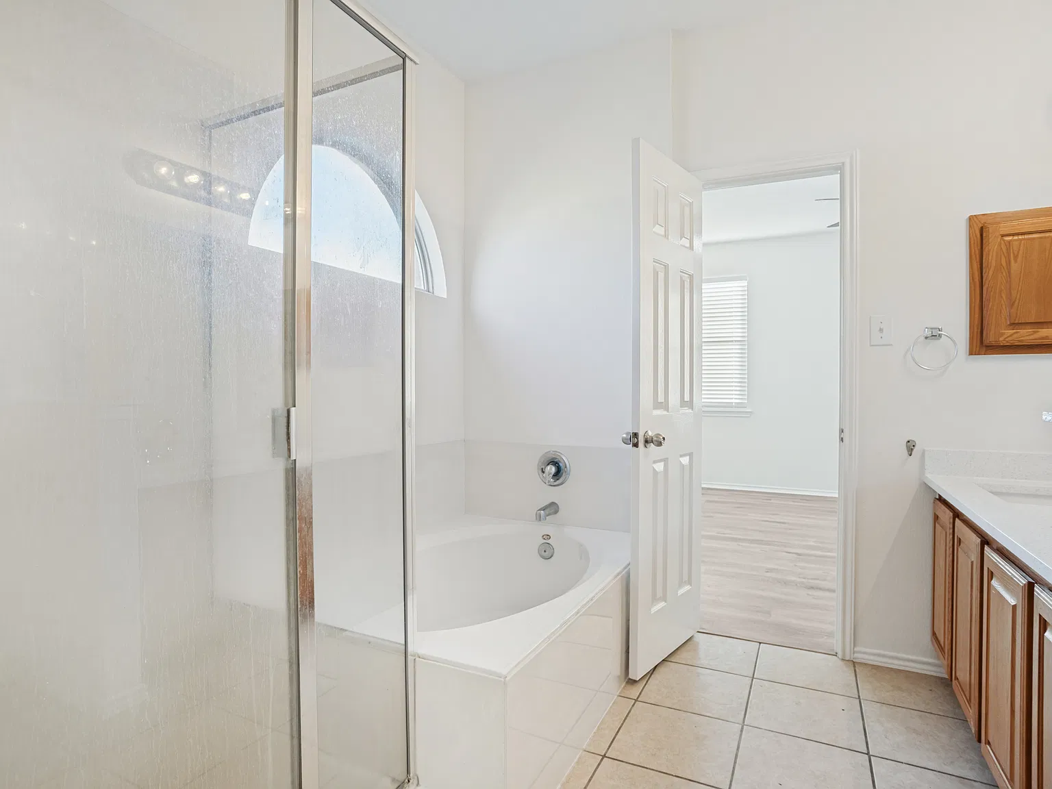 3 bed, 1593 sqft, $2,100 — Photo 2