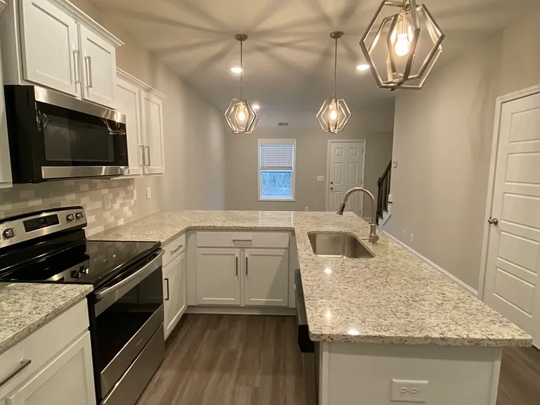 1027 Glenkirk Dr — Photo 4