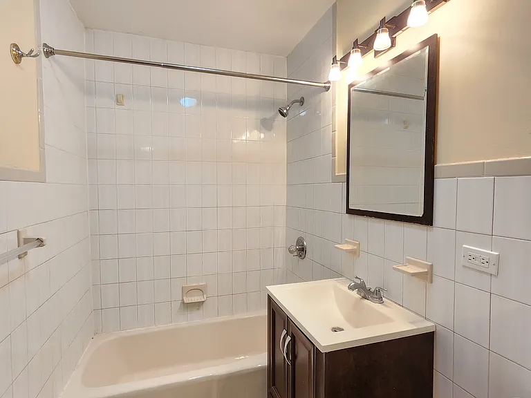 30-86 31st St #2F — Photo 4