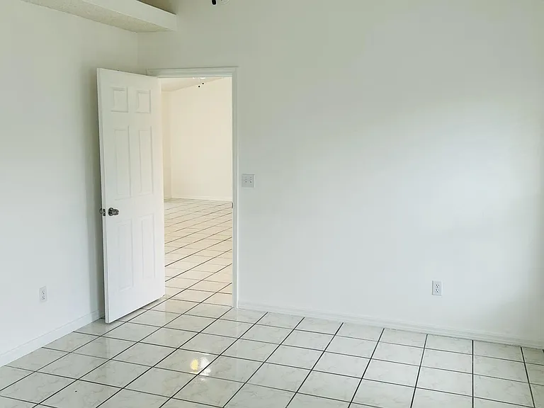 367 SW Donna Ter — Photo 14