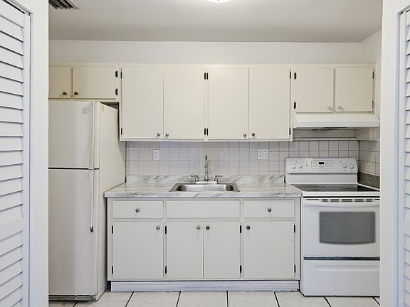 3rd image of 1143 SW 5th St APT 5