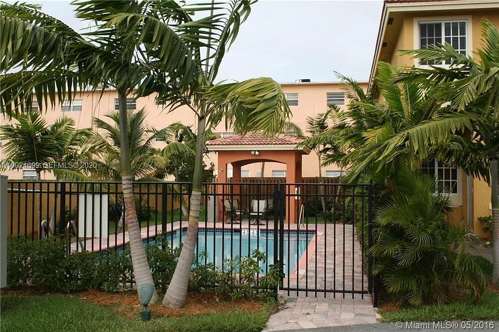 4 bed, 2.5 bath, 1782 sqft, $4,500 — Photo 3
