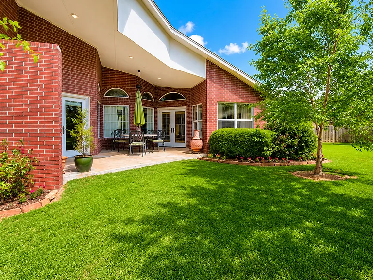 13600 Lake Shore Dr — Photo 24