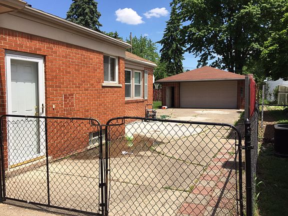 3rd image of 24256 Joanne Ave