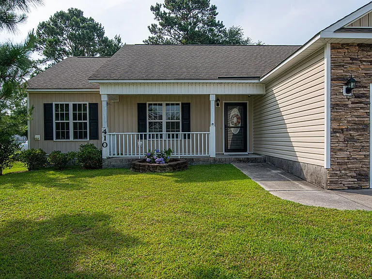 410 Jasmine Ln — Photo 4