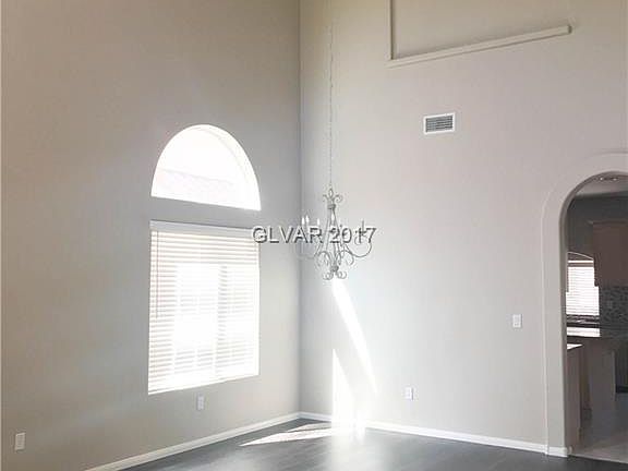 3rd image of 449 Crocus Hill St