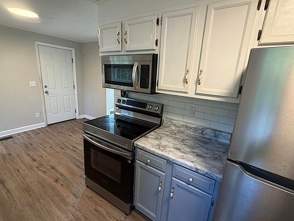 4th image of 703 Howard St