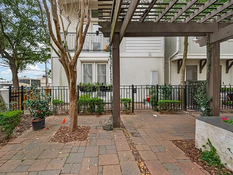 3217 Maxroy St — Photo 23